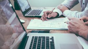 Ministerul Investițiilor anunță că în februarie se lansează două două apeluri de digitalizare a firmelor / Secretar de stat: ”Am încercat să includem pe toţi, mai puţin firmele de IT, care considerăm că sunt digitalizate”
