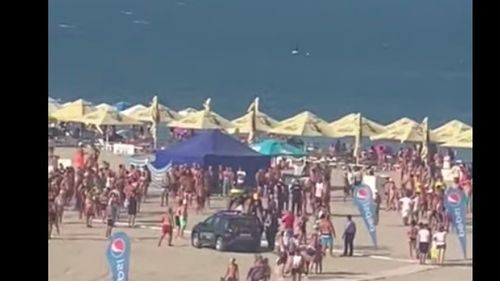 VIDEO Câțiva turiști s-au luat la bătaie cu salvamarii, în stațiunea Eforie Nord. Trei persoane au fost transportate la spital