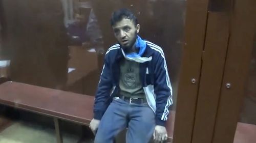 Atacul de la sala de concerte din Moscova: Cei patru suspecți, inculpați de un tribunal rus pentru act de terorism