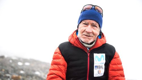 Un alpinist spaniol de 81 de ani se pregăteşte să cucerească Himalaya ca omagiu adus victimelor COVID-19