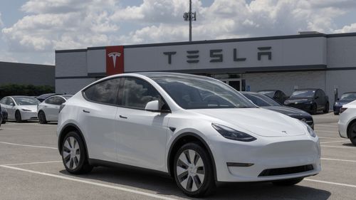 Musk încearcă să combata vandalismul împotriva Tesla prin activarea modulului Sentry