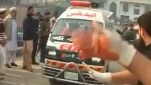 Cel puțin șapte persoane au murit într-un atac cu bombă la o școală islamică din Pakistan