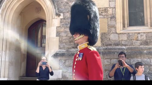 Marea Britanie: Faimoasele căciuli din blană de urs purtate de militarii din Garda Regală, obiectul unui proces intentat Ministerului Apărării