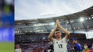 Eroul Elveției, Xherdan Shaqiri, și veteranul Germaniei, Thomas Müller, se retrag de la echipele naționale