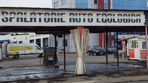 Intenţia ministrului Mediului de a pasa consiliilor judeţene controalele privind protecţia mediului făcute şaormeriilor, restaurantelor şi spălătoriilor auto e criticată de activiştii de mediu