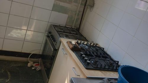 Condiţii inacceptabile au fost descoperite de ANPC în 250 de  azile pentru vârstnici şi persoane cu dizabilităţi - bucătării mizerabile, saltele murdare, băi cu mucegai, suplimente alimentare expirate / La un centru cu nereguli, un vârstnic a decedat în drum spre spital