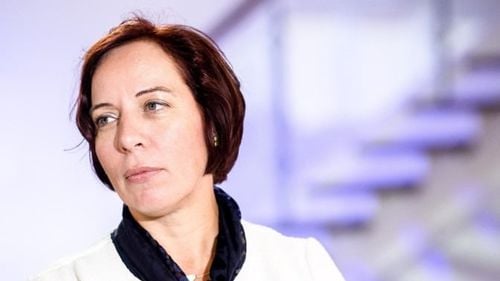 Estonia: Ministrul educaţiei demisionează după ce presa a scris că își ducea copiii la școală cu șoferul și mașina de serviciu