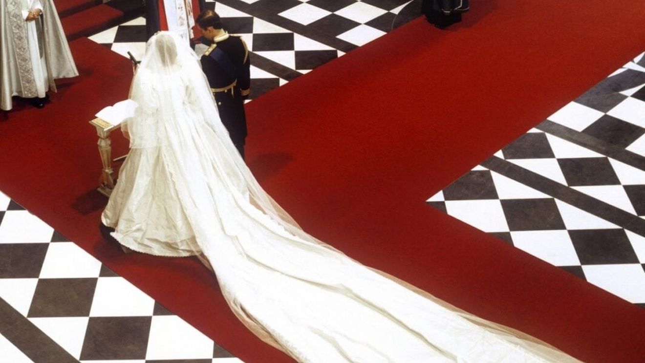 Cod vestimentar: De ce miresele poartă voal?