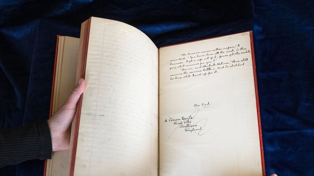 Manuscrisul original al unuia dintre cele mai cunoscute romane cu Sherlock Holmes ar putea ajunge la valoarea de 1,2 milioane de dolari la o licitație