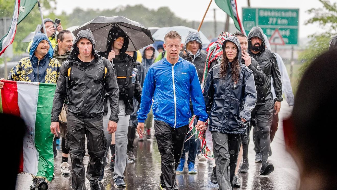 Partidul Tisza conduce în sondaje; deja două treimi dintre unguri sunt nemulțumiți de mersul lucrurilor în țară (Publicus)