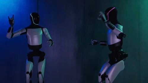 Tesla ar putea începe să vândă roboții umanoizi Optimus până la sfârșitul anului viitor, susține Elon Musk