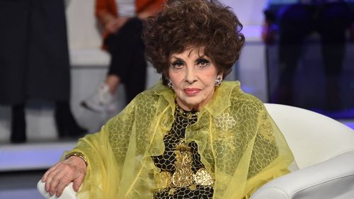 Italia: Actriţa Gina Lollobrigida vrea să candideze pentru Senat. Lollobrigida va participe la alegeri pe o listă a candidaților Partidului Comunist. Aceasta are 95 de ani