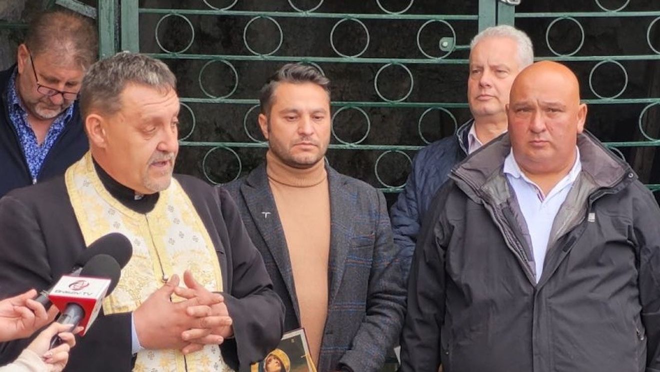 Un monument al victimelor pandemiei, ”înmormântate fără slujbe şi fără respectarea rânduielilor bisericeşti”, ar urma să fie ridicat pe Muntele Tâmpa / Inițiativa aparține Ordinului Militar Sfânta Maria – Creştin Ortodox, din care face parte și Mircea Chelaru (AUR) / Liderul organizației conduce o societate de producție și comercializare de medicamente naturiste
