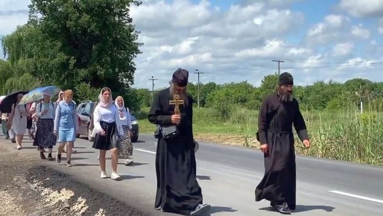Moldova: Marș al ortodocșilor de-a lungul țării, în ciuda legilor care interzic adunările publice