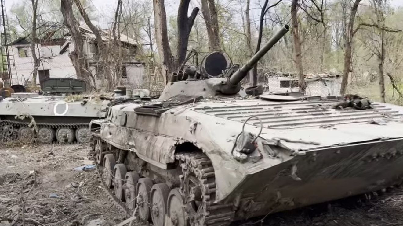 VIDEO Cimitirul de tancuri: Ce a rămas din Brigada 74 a armatei ruse, care a încercat să traverseze râul Severski Doneț