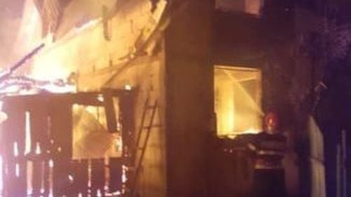 În județul Botoșani a ars o casă, azi noapte, în intregime / ISU consideră că incendiul a fost provocat intenționat