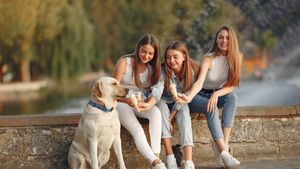 Generația Z și iubirea pentru câini: Sănătatea emoțională a animalelor, prioritate absolută