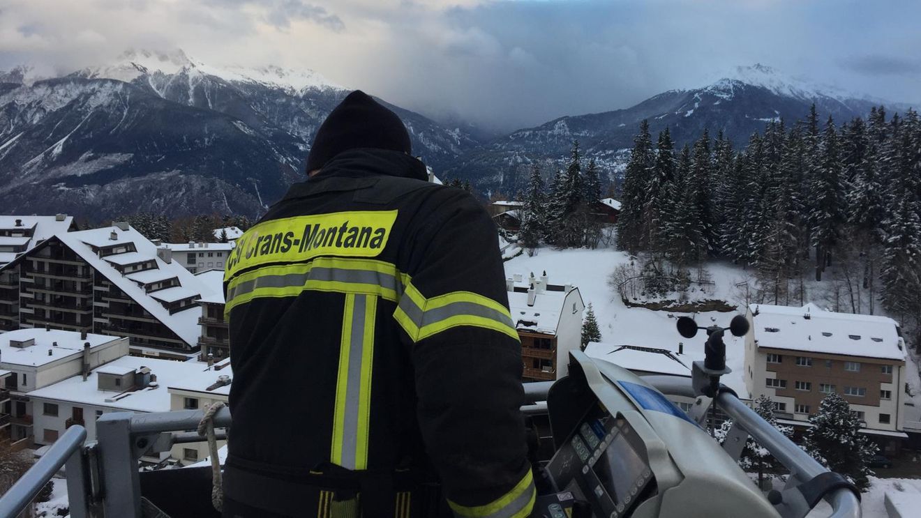 Mărturia unui român stabilit în Crans-Montana care a sărit în ajutor după incendiul devastator din localul Constellation: Ieșeau oameni cu hainele arse pe ei, era haos. Barul are o pivniță, cu o scară foarte abruptă, cu greu reuşesc să treacă două persoane