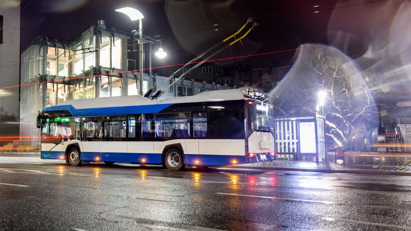 Noile troleibuze Solaris vor fi livrate în București în 2024. Sunt similare cu cele din Târgu Jiu