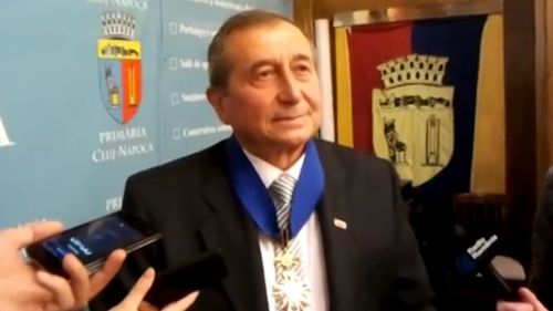 Disidentul anticomunist Iulius Filip, decorat de președintele Iohannis după ce Antena 3 i-a adresat o petiție în acest sens