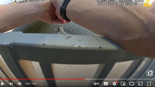 SUA: Un om al străzii s-a înecat în fața a trei polițiști care au refuzat să intervină