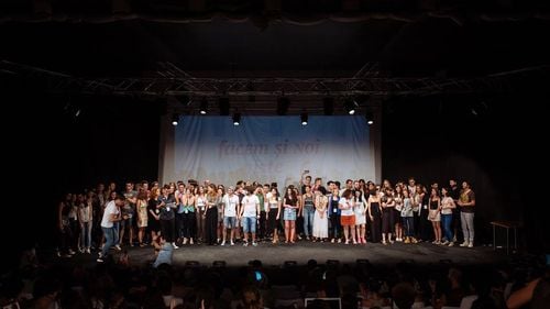 Trei tineri au proiectat o insulă de cultură în mijlocul deșertului teleormănean