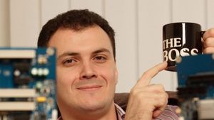 Tribunalul București ridică sechestrul asupra Asesoft Internațional și 2K Telecom și reduce valoarea sechestrului pentru alte firme din imperiul lui Sebastian Ghiță / Magistrații au ridicat și sechestrul instituit pe bunurile lui Alex Ghiță, fratele fugarului