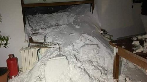UPDATE Avalanşă de mari dimensiuni în Făgăraş / 57 de turiști au fost evacuați din cabana Capra 