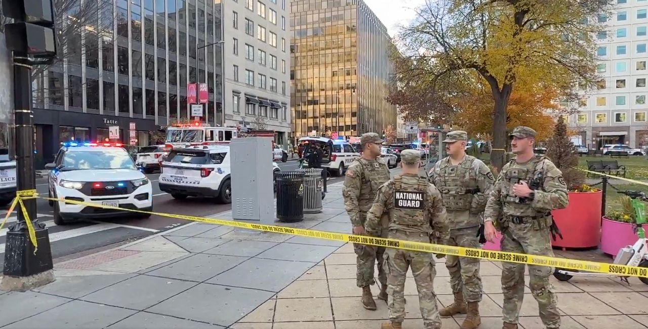 BREAKING Doi membri ai Gărzii Naționale au fost împușcați în apropierea Casei Albe / Un suspect a fost arestat / Trump: „Animalul care i-a împușcat este și el grav rănit” / Guvernatorul afirmă că starea militarilor este neclară, după ce anterior declarase că au murit