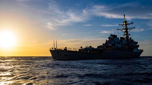 O navă de război americană, distrugătorul USS Laboon, a traversat  strâmtorile Dardanele şi Bosfor pentru a ajunge în Marea Neagră