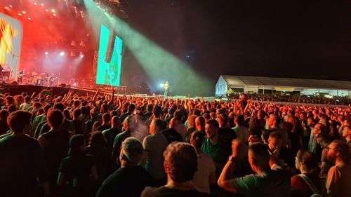 GALERIE FOTO Cum a fost a treia zi de Electric Castle: De la trupa dintr-un singur om, Tash Sultana, la super experiența rock completă oferită de Iggy Pop (video)
