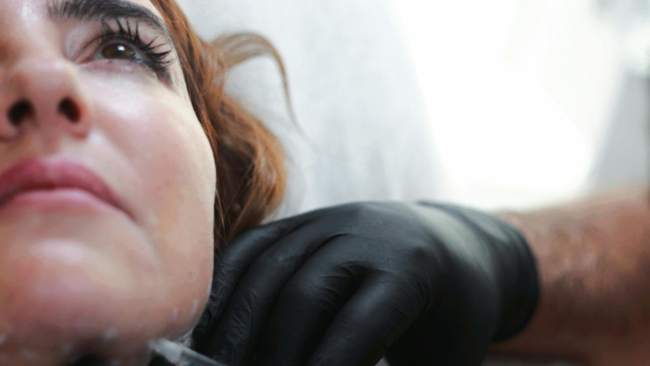Peptidele injectabile, noul trend de wellness de pe TikTok. Medicii trag un semnal de alarmă