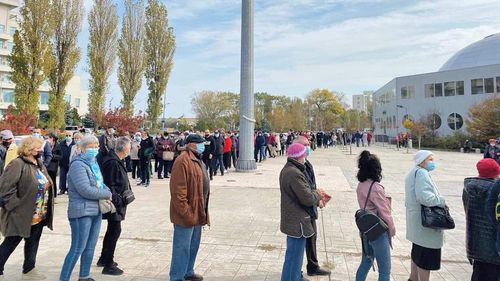 Coadă imensă, sâmbătă, la Centrul de vaccinare amenajat la Pavilionul Expozițional din Constanța