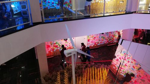 Viitor incert pentru personalul pavilionului ucrainean de la Expo 2020 Dubai / Sunt încurajați prin mesaje lipite pe pereții standului țării de la expoziția mondială