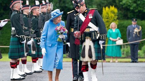 Regina Elisabeta a II-a, înlocuită la discursul tronului de prinţul Charles