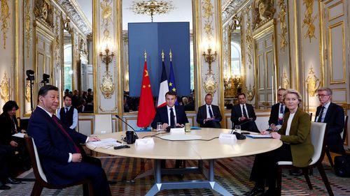 Xi Jinping discută la Palatul Elysée cu Emmanuel Macron şi Ursula von der Leyen