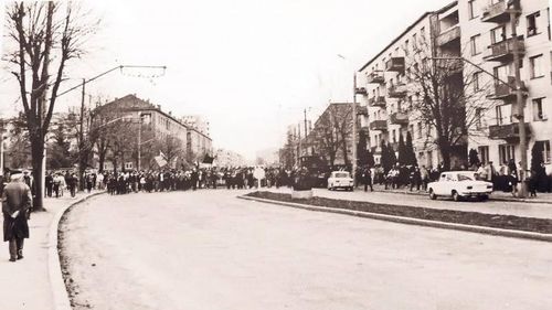 Preşedintele Asociaţiei 15 noiembrie 1987 Braşov: „Nimeni nu a fost tras la răspundere pentru ororile la care am fost supuşi, eu şi colegii mei, cei arestaţi, judecaţi, apoi alungaţi din oraş în doi ani de deportare, permanent chemaţi la securitate şi atent urmăriţi"