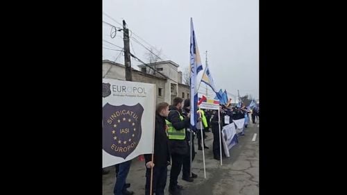 VIDEO Polițiștii protestează duminică în fața Punctului de Trecere a Frontierei Sculeni  / Sindicatul Europol anunță un protest masiv și în 17 ianuarie, în urma reducerilor salariale provocate de Ordonanța Austerității