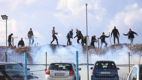 Blocaj total în Grecia în disputa dintre fermieri și guvern / Cum au stârnit proteste de amploare un scandal de deturnare de fonduri europene, întârzierea plăților către fermieri plus o epidemie de variolă la oi și capre