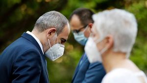Criza politică din Armenia se adâncește / Preşedintele Armen Sarkissian a refuzat să semneze ordinul de demitere a şefului armatei, așa cum a cerut premierul Nikol Paşinian