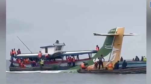 VIDEO Cel puțin 19 morți - este ultimul bilanț după prăbușirea unui avion în Lacul Victoria din Tanzania