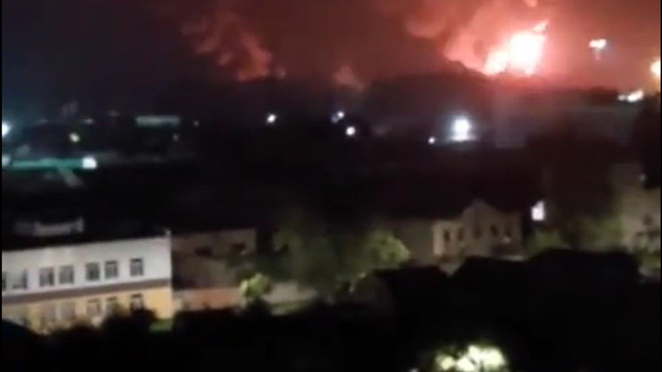 Ucraina a lansat cel mai mare atac cu drone asupra Rusiei de la începutul războiului / Patru avioane militare, avariate în Pskov
