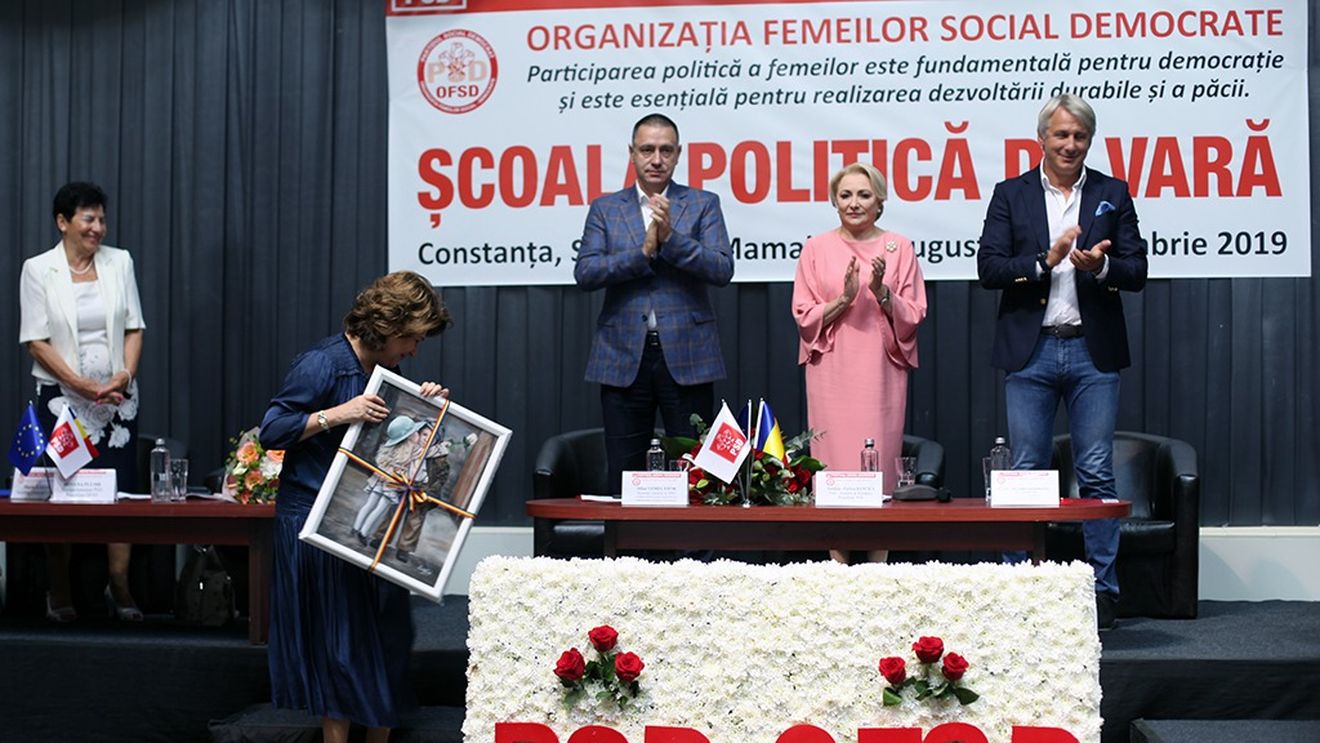 Mesajul de adio al lui Dăncilă pe Facebook: ”Iohannis e artizanul acestui haos, să numească un guvern capabil dacă are de unde”