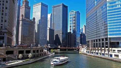 Trump îndeamnă să fie trimiși în închisoare primarul oraşului Chicago şi guvernatorul statului Michigan