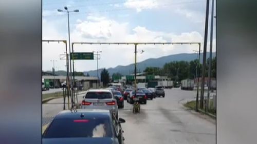 MAE, despre cozile de la intrarea în Grecia: Cetăţenii români să completeze formularul PLF anterior deplasării şi să obţină în timp util codul de confirmare a înregistrării