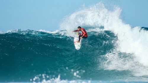 Cum arată "Cold Hawaii": Un sat de pescari din Danemarca, readus la viață de o comunitate de emigranți pasionați de surfing