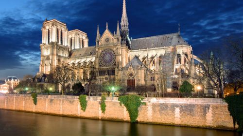 Microsoft va ajuta Franța să creeze o replică digitală a catedralei Notre-Dame din Paris