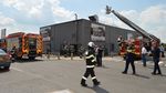 VIDEO Acoperișul unui supermarket din Brăila a luat foc / Clienții și angajații au fost evacuați