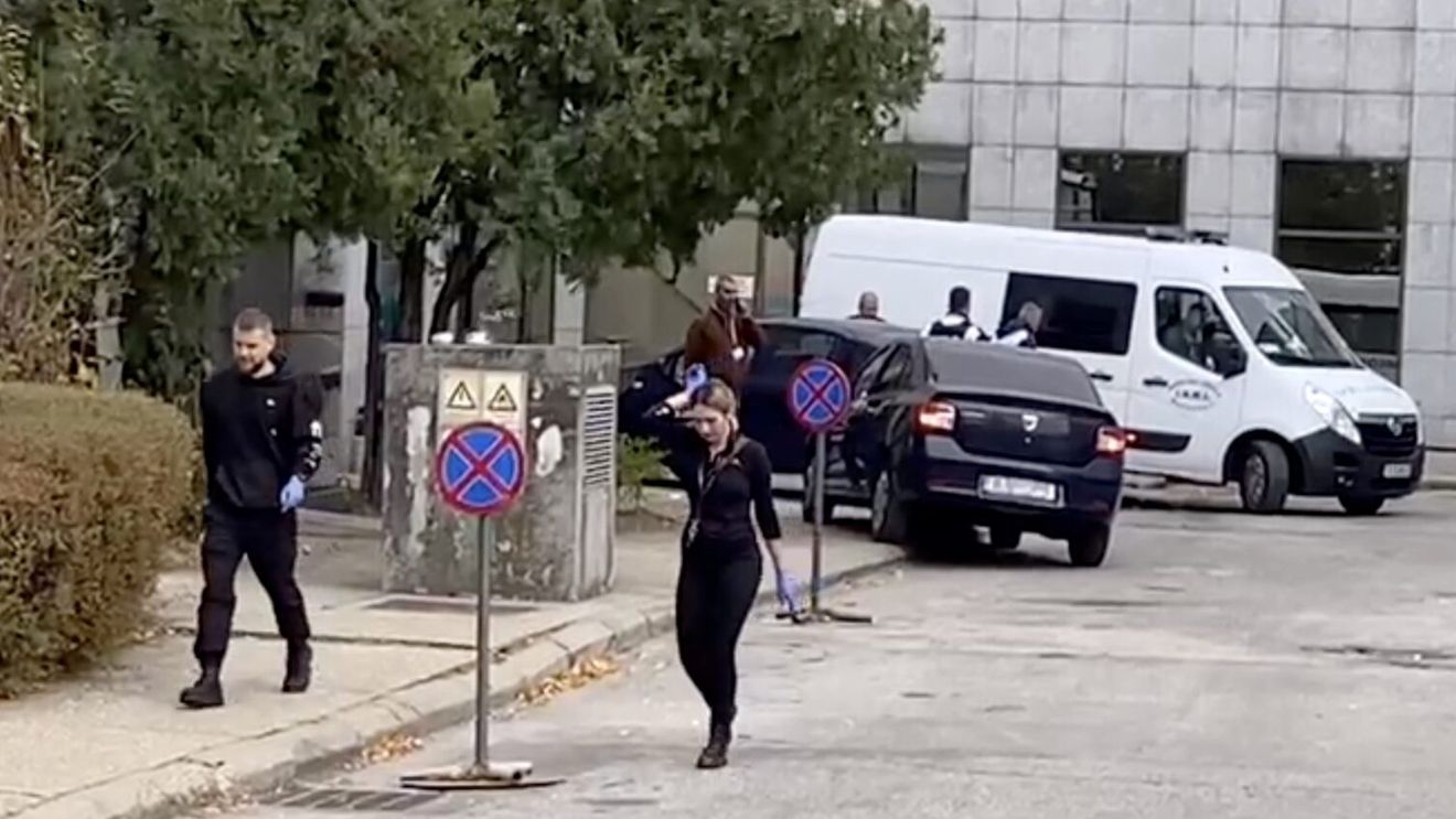 UPDATE Un militar al forțelor armate franceze a fost găsit mort într-un hotel din București, cu o foarfecă înfiptă în zona gâtului