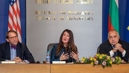 Statele Unite vor anunța în câteva zile numele primului bulgar acuzat de corupție căruia i se va interzice intrarea în America/ Ambasadorul SUA: Vom analiza apoi oportunitatea aplicării Legii globale "Magnitski" și a altor măsuri dure